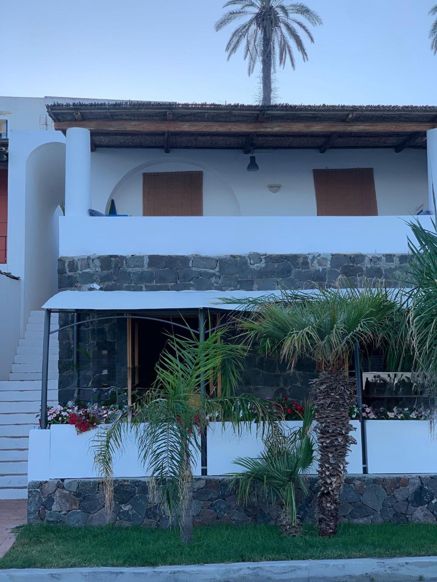 La Terrazza Sul Mare Lägenhet Santa Marina Salina Exteriör bild