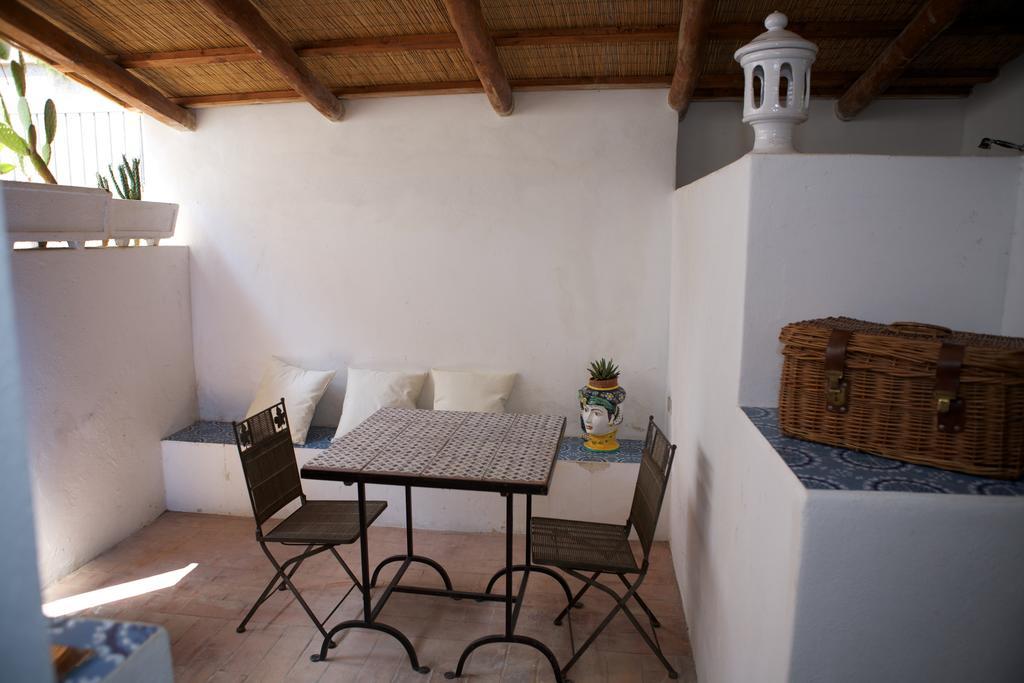 La Terrazza Sul Mare Lägenhet Santa Marina Salina Exteriör bild